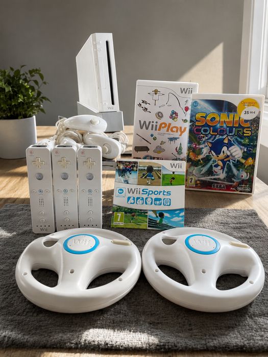 Lote Wii completo - Consola Wii + 3 comandos + 3 jogos (sonic etc) + 3 nunchuks + 2 volantes
