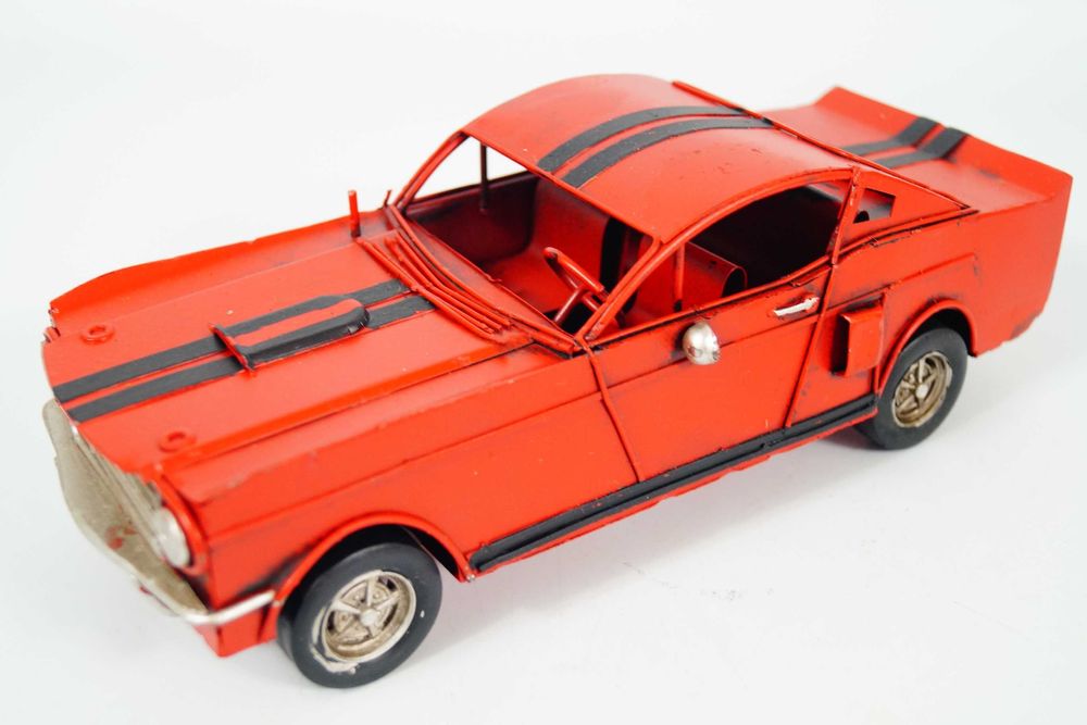 Metalowy pojazd samochód czerwony retro vintage model