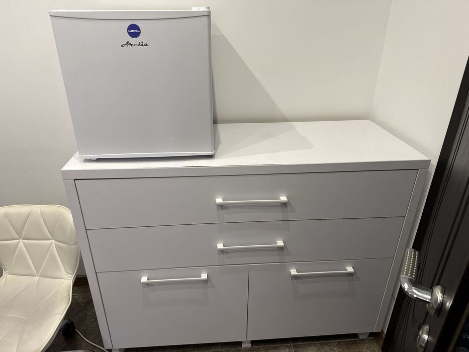 Меблі для салону/ кабінету/офісу