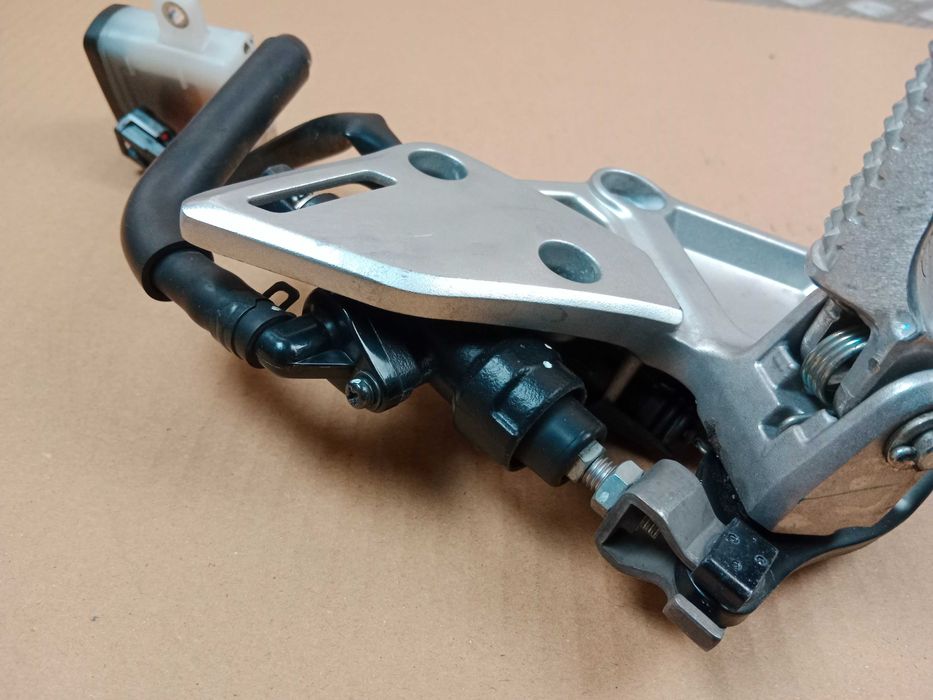 Honda CBR 650 R Set Prawy Kierowcy Pompa Dźwignia Hamulca Podnóżek