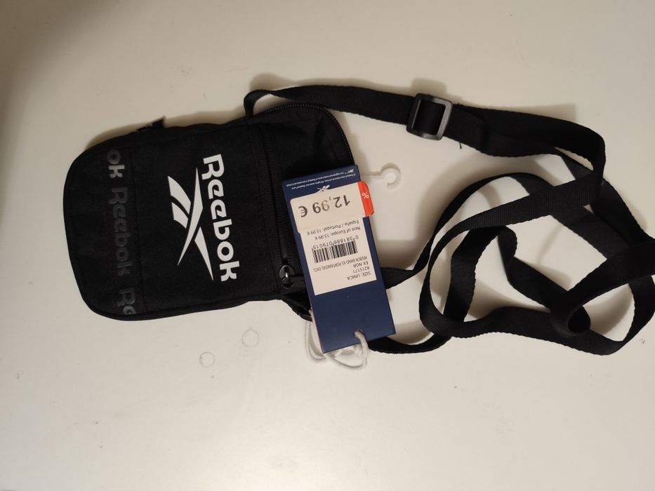 Bolsa a tiracolo Reebok Island Preta Nova com etiqueta.