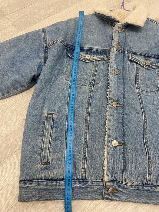 Чоловіча джинсова куртка на овчині зимова утеплена хутром блакитна