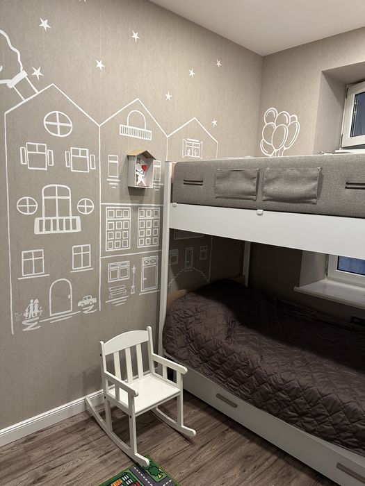 2 поверх!!!Довгострокова оренда 3- кімн квартири у центрі.