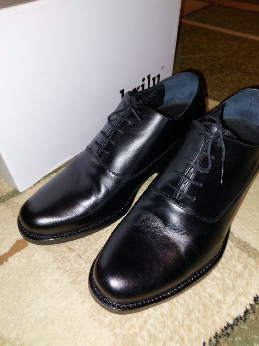 Nowe buty garniturowe czarne skórzane na podwyższeniu rozm 39