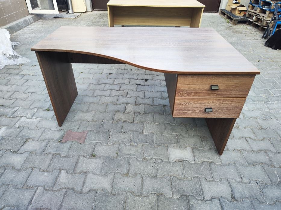 Офисный столы и компьютерные и другая офисная мебель .