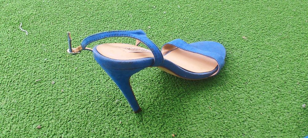 Blue sandals like new