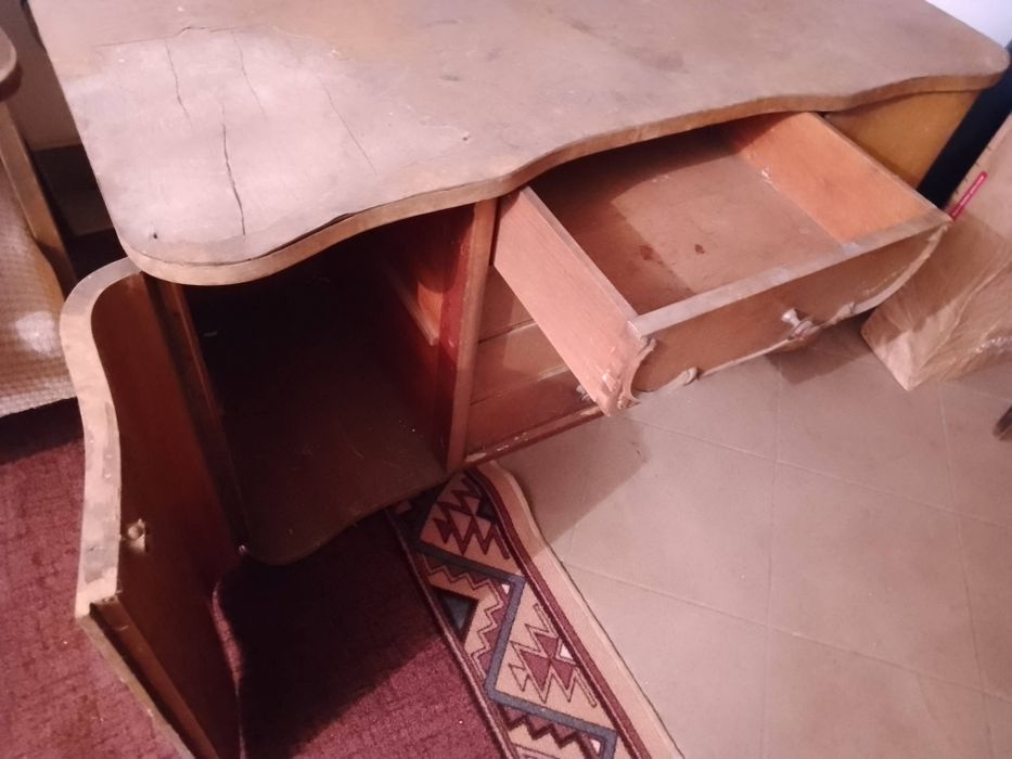 Stara komoda toaletka