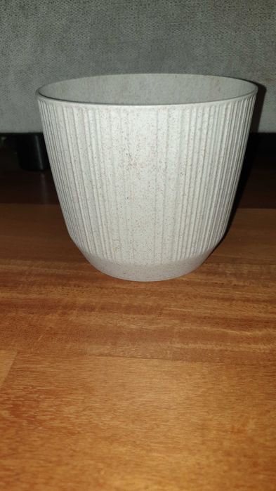 Osłonka, doniczka,  beżowa, mocne tworzywo