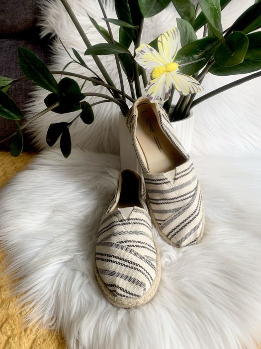 Toms 37 biało-czarne espadryle