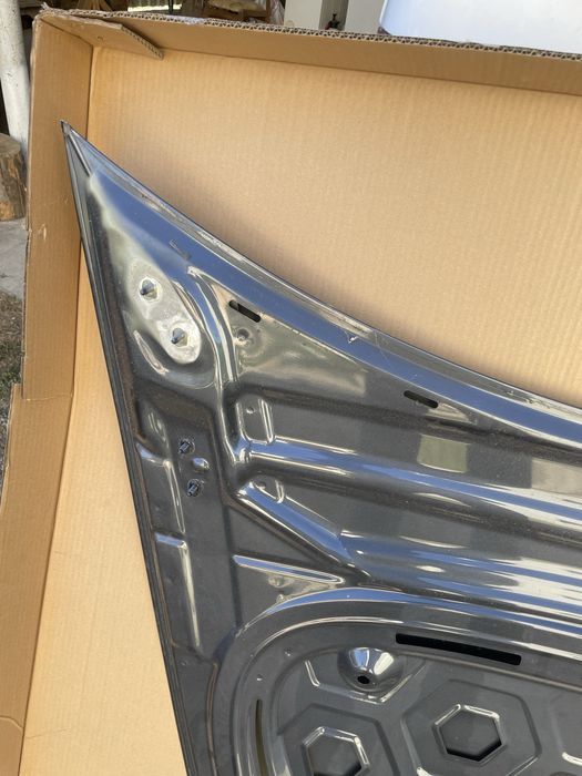 Капот Tesla 3 23 рік під рихтовку