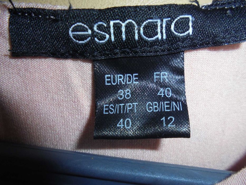 vestido de senhora muito alegre