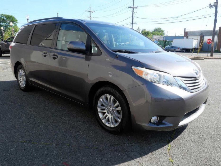 Toyota Sienna      2015