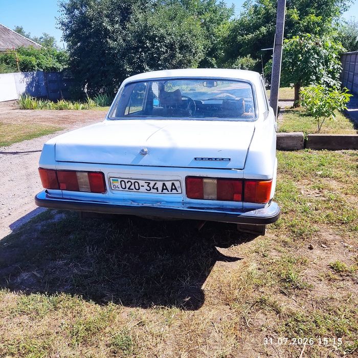 Газ 3102 Волга білого коліру
