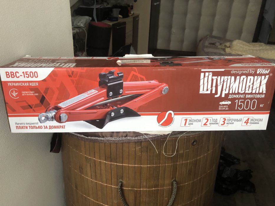 Домкрат механічний ромб Штурмовик