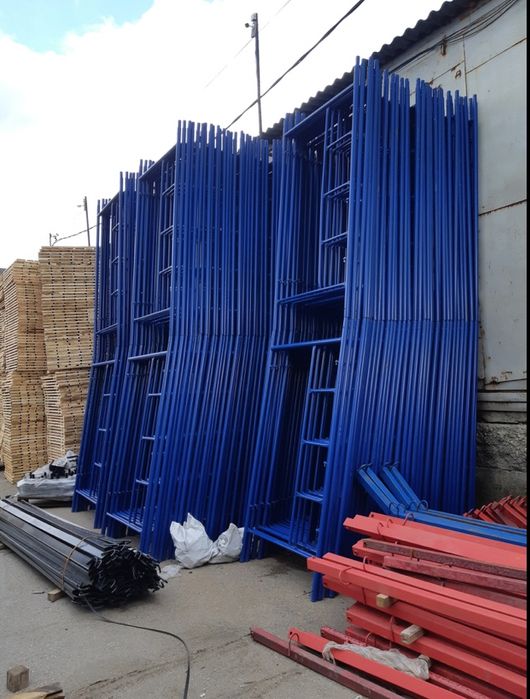 Строительные леса узкие.Секція будівельного риштування