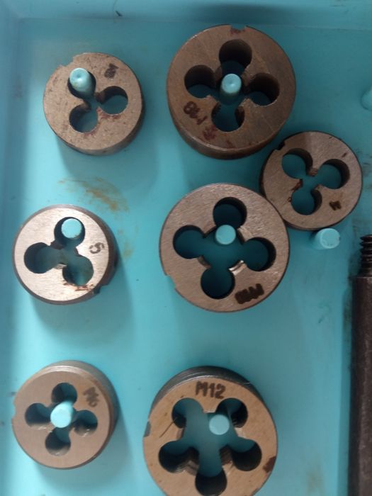 Продам набор плашек .