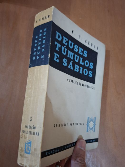 Deuses túmulos e Sábios