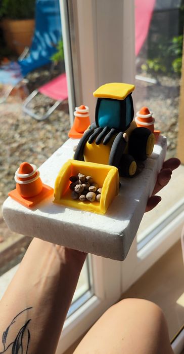 Sprzęt budowlany figurki z masy cukrowej ozdoby na tort