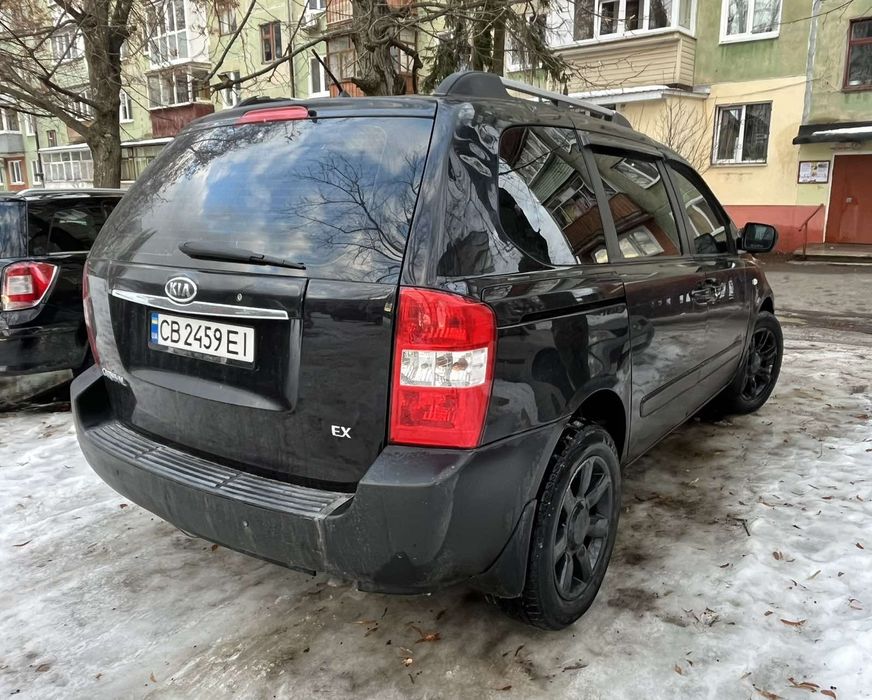 Продам Kia Carnival
