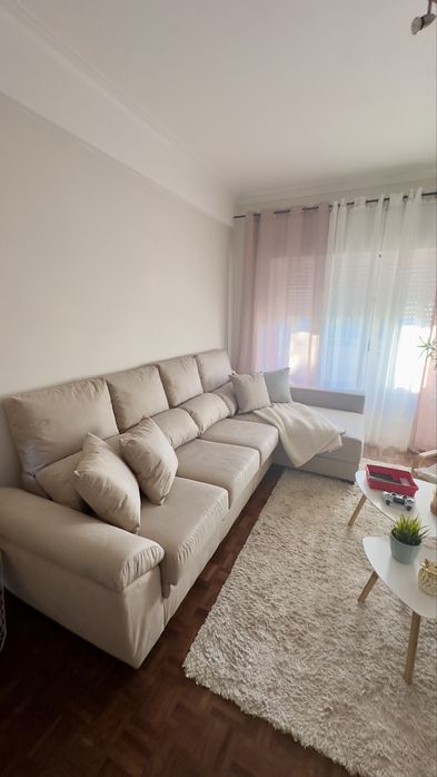 Sofá com Chaiselongue reversivel, assentos reclinaveis e extensiveis