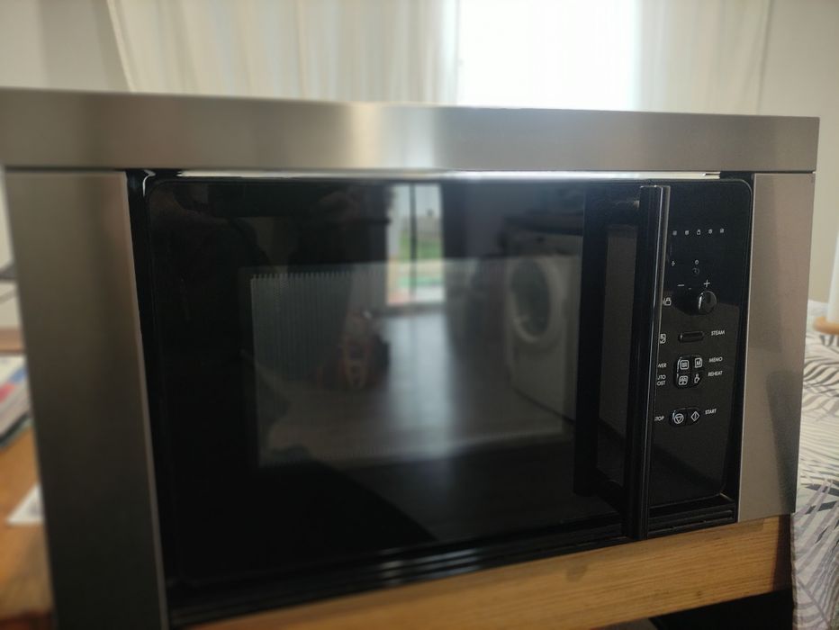 Microondas de encastre avariado