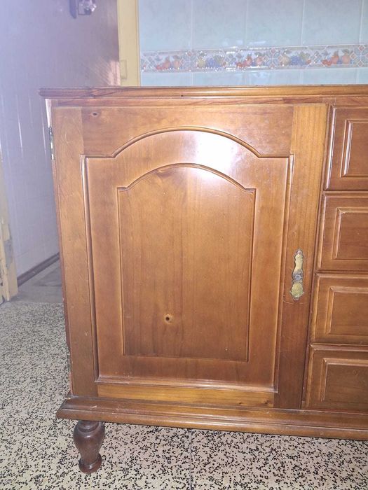 Aparador antigo usado