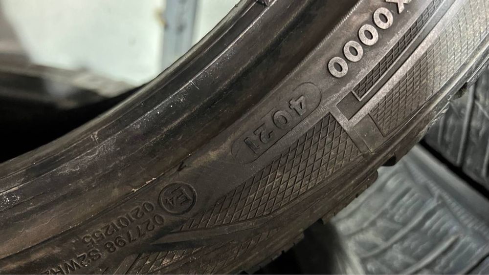 Пара зимової гуми 245/40/20