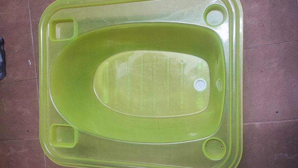 Banheira bebé com base/suporte e prateleira em pano -  Marca Molding