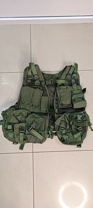 Тактичний бойовий жилет
