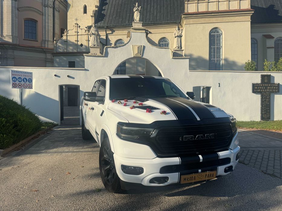 Wyjątkowy RAM 1500 do Ślubu – Jedź do Ołtarza z Klasą i Potężnym Charakterem!