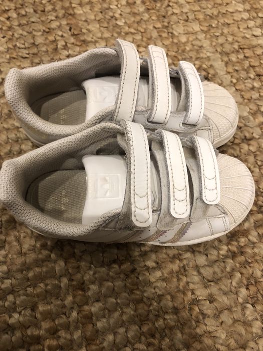 Tenis Adidas de menina brancos