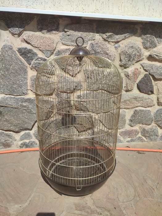 Продаю клітку для птичок.