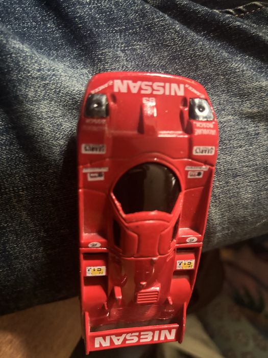 Nissan skala okolo 1/43