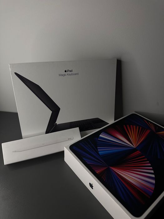 iPad Pro 12.9, 256 GB + klawiatura + Apple Pencil