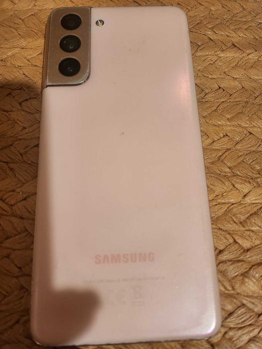 Samsung S21 s.dobry