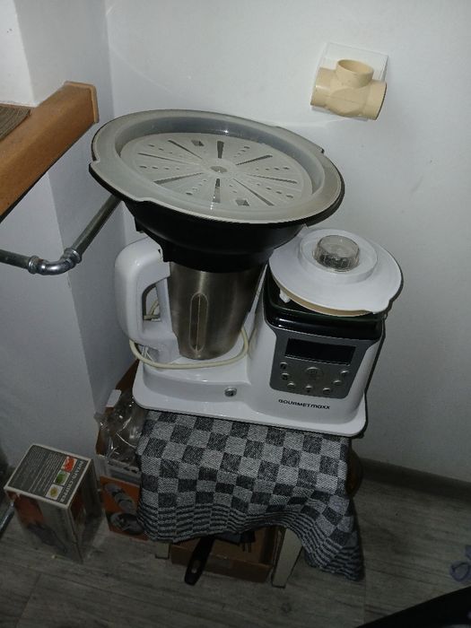 Robot kuchenny niewiele używany