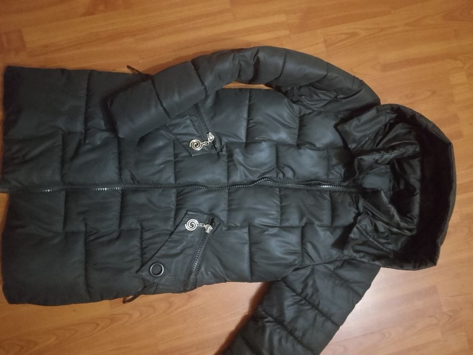 Зимня куртка стильна