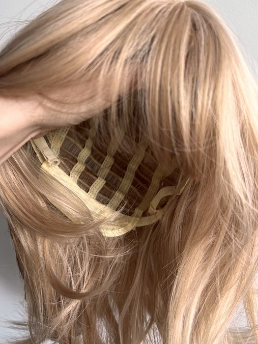 Blond peruka refleksy pasemka grzywką cieniowane nowa jasna bob