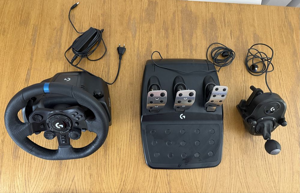 Volante Logitech G923 TrueForce Racing Wheel PS5/PS4/PC