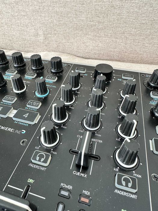 Reloop Jockey 3 Remix MIDI Controller | DJ Controller