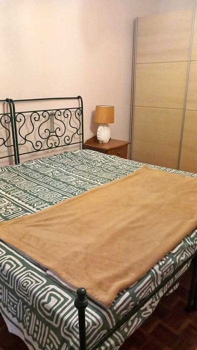 Camas de Solteiro em Ferro Maciço (Muito Resistentes) – Estrado Incluído | 50€ cada