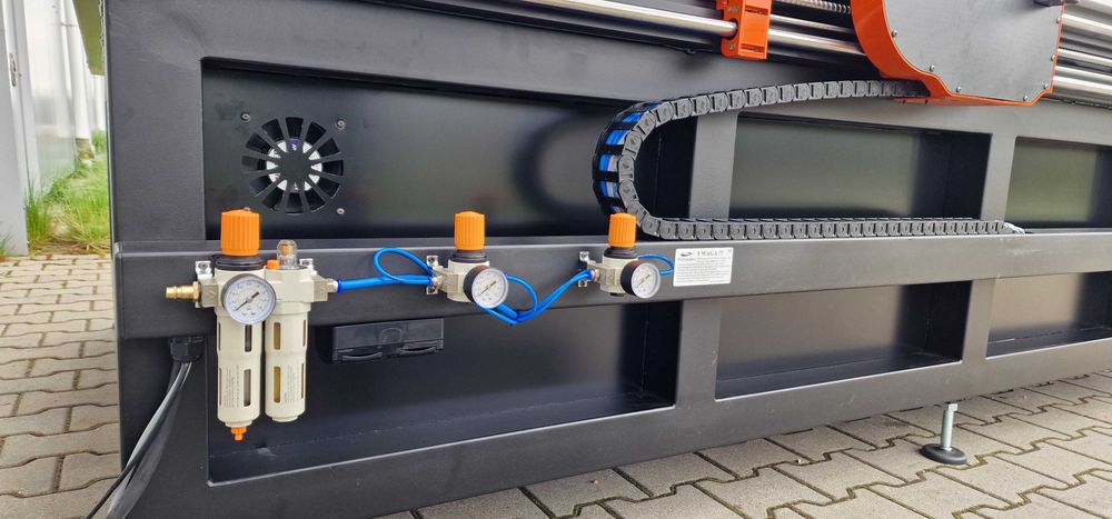 Ploter frezująco-tnący CNC BlackMillCut – frezowanie + cięcie