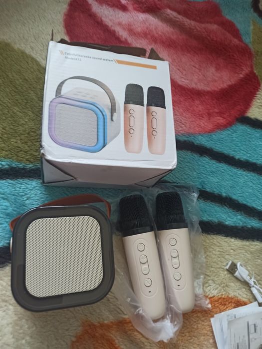 Głośnik plus 2 mikrofony karaoke