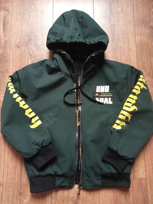 Продам демісезонну куртку на хлопчика 140