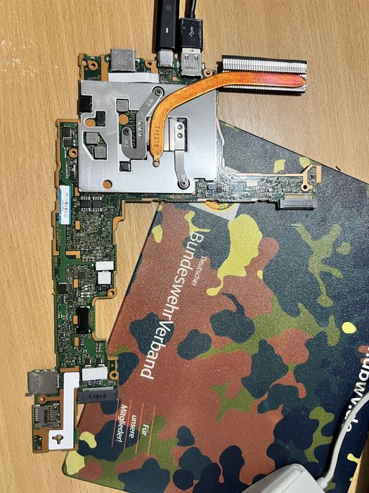 Материнская плата Fujitsu Stylistic Q7310 / i5-10310U / 8GB LPDDR3 / рабочая