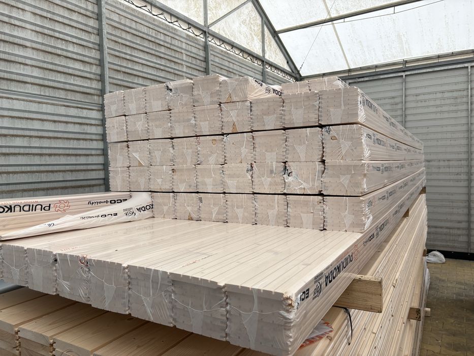 Podbitka świerk skandynawski skład z drewnem makowiec