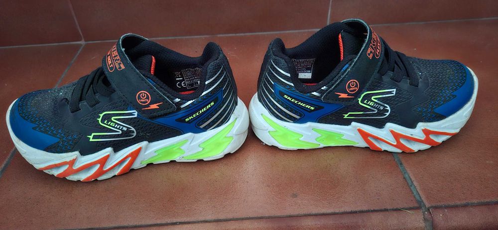 Ténis Skechers Flex-Glow Bolt com luz – tamanho 27 – excelente estado