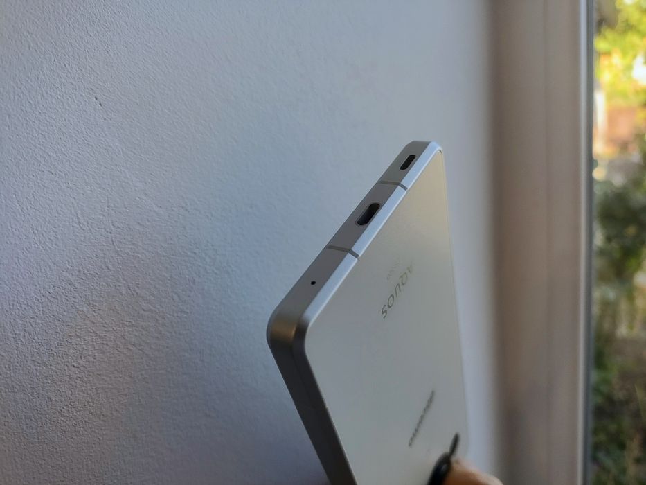 Мощный смартфон Sharp AQUOS R8 - 2sim IP68 8Gen2 6.4 240гц 256gb