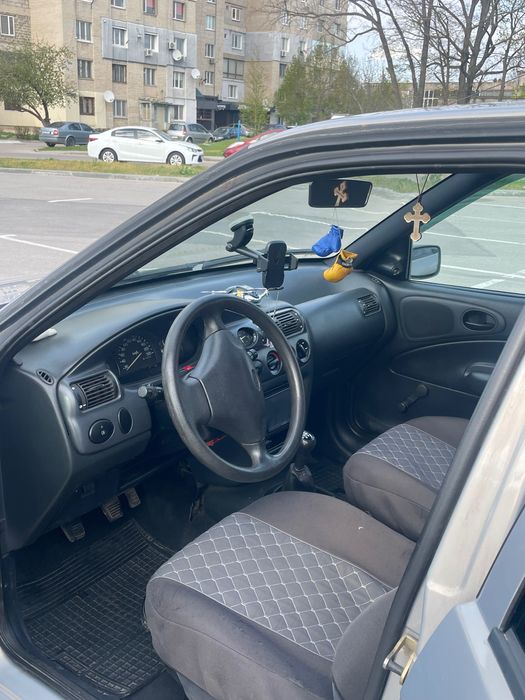 Машина Форд ескорт