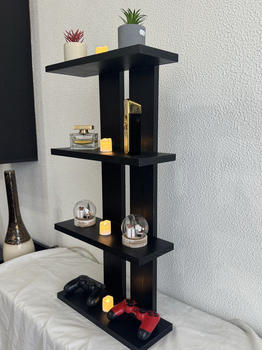 Prateleira de madeira artesanal com design moderno